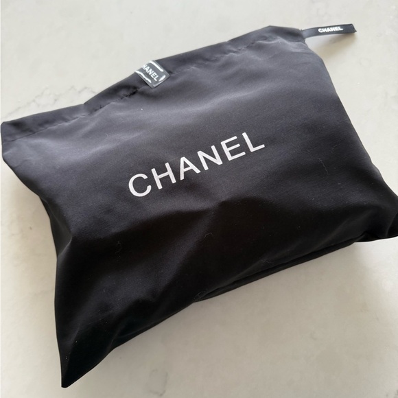 Black Quilted Handbag - Picture 3 of 7